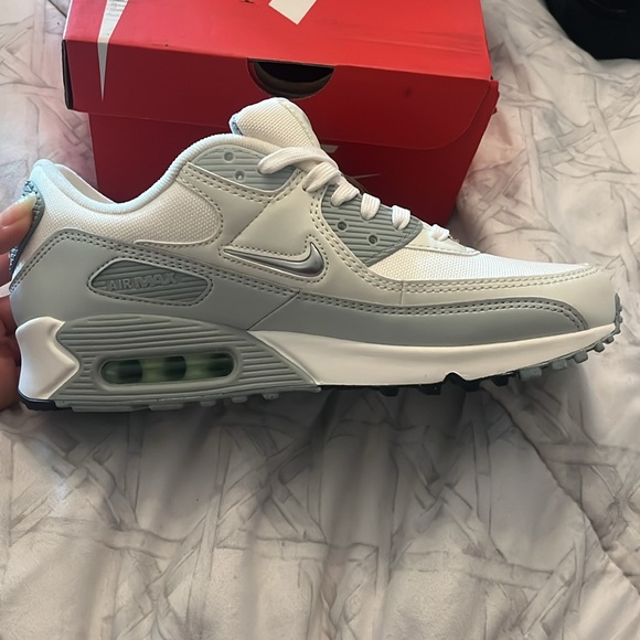 New Nike size 9 Woman’s Air Max - Picture 2 of 5